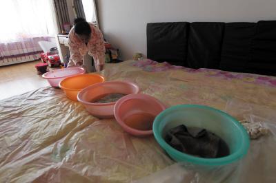 福泉楼上漏水，住户失联，小区没物管，业主维权难！律师来支招……